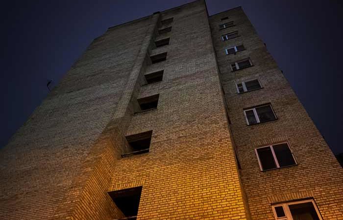 В Киеве из окна 10 этажа выбросилась молодая мама