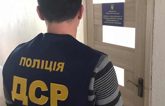 В Киеве задержали двух должностных лиц с взяткой в 150 тысячи гривен