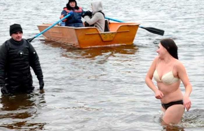 Крещение 2020: где купаться и святить воду в Киеве 19 января