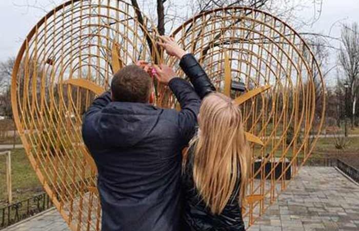 Уголок для влюбленных устроили в Киеве