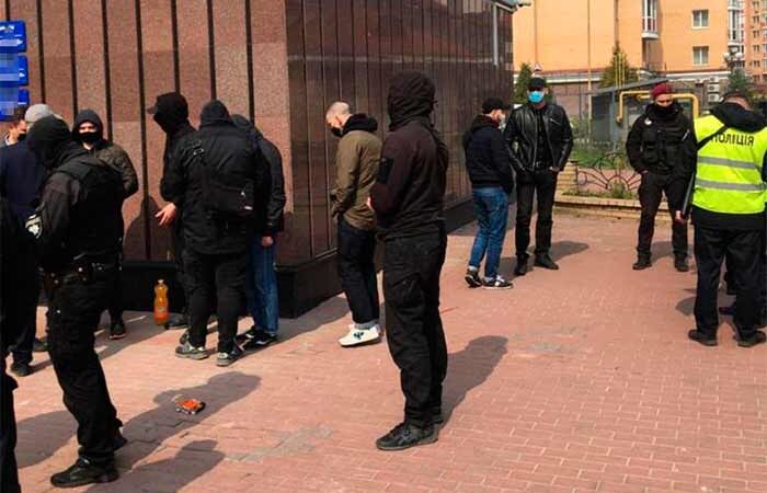 В Киеве задержали банду с оружием за попытку захвата компании