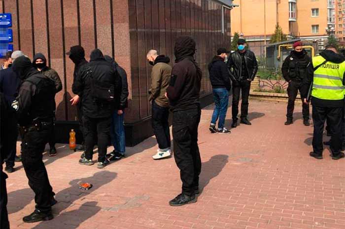 В Киеве задержали банду с оружием за попытку захвата компании