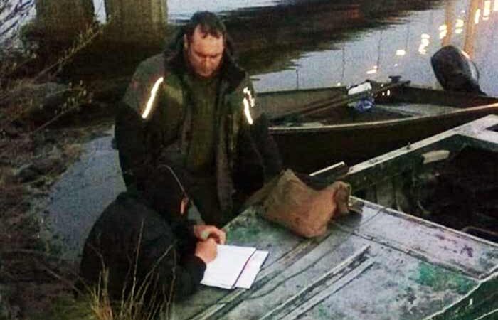 Под Южным мостом в Киеве поймали браконьера из 15 кг рыбы