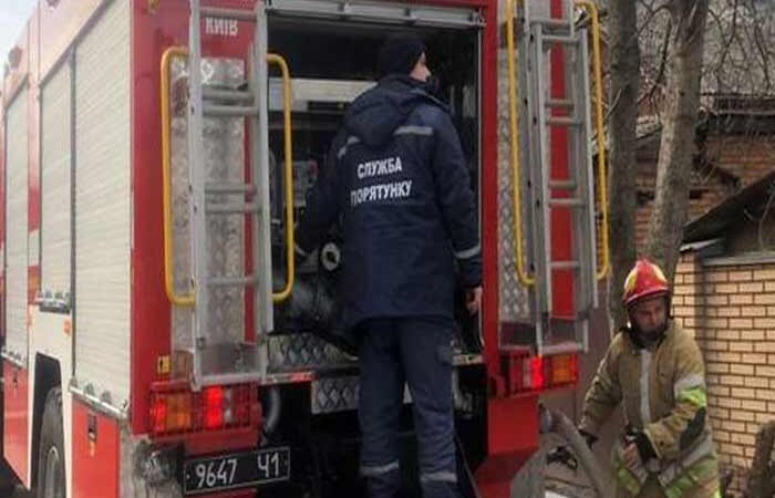 В Голосеевском районе Киева огонь едва не уничтожил дом
