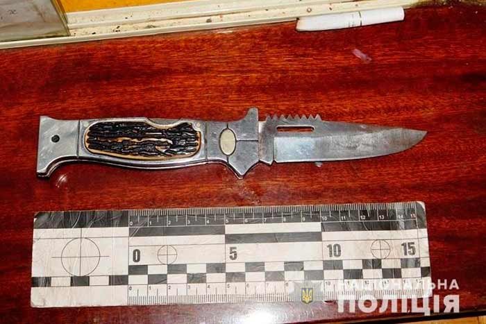 В Оболонском районе Киева мужчина ударил знакомого ножом