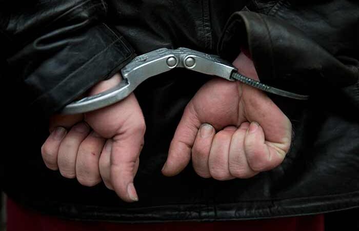 Группировку, которая требовала 20 тыс. долларов у бизнесмена задержали в столице
