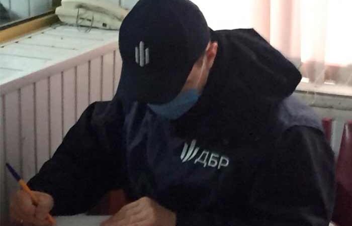 На Киевщине двое полицейских избили и изнасиловали 26-летнюю девушку
