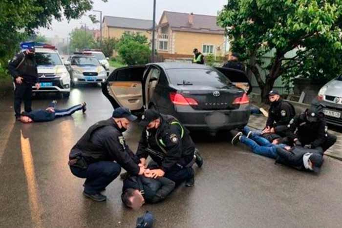 В Киевской области маршрутчики устроили войну за территорию со стрельбой: все подробности