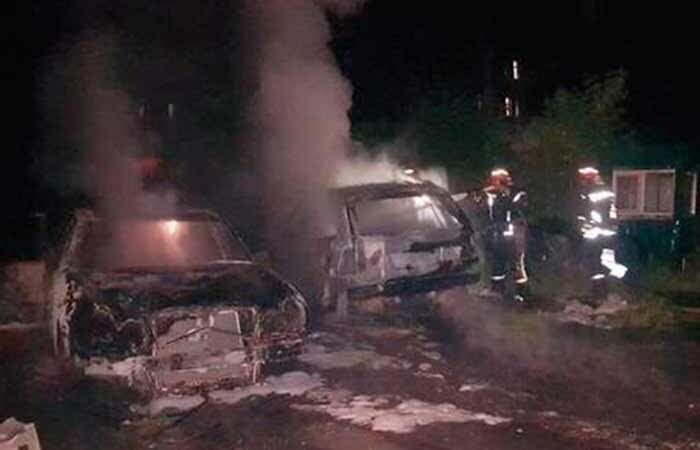 В Соломянском районе Киева сгорели три автомобиля
