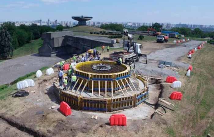 Кличко показал флагшток для самого большого флага Украины