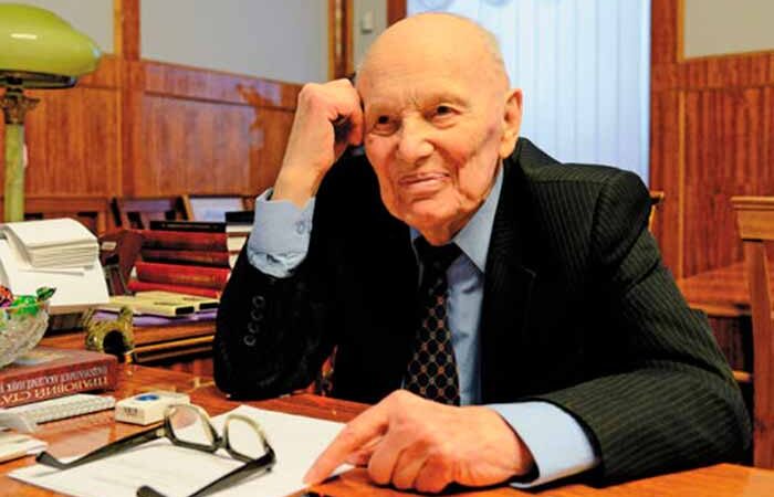 Кличко почтил память Патона: Напомнил, что он был первым Героем Украины