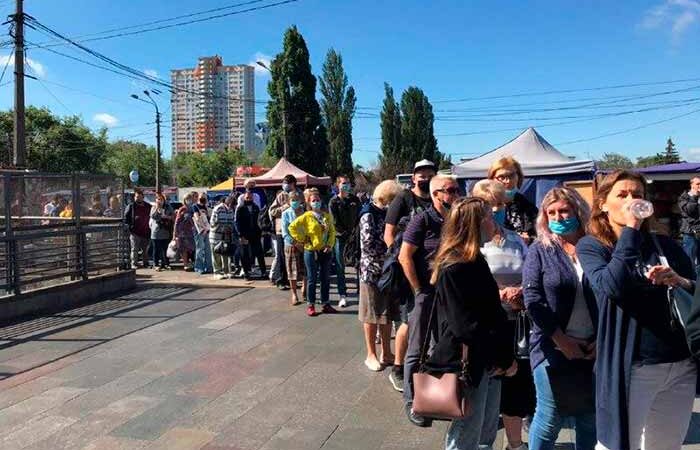 Коллапс в Киевском метро: из-за сбоя на станциях выстроились длинные очереди
