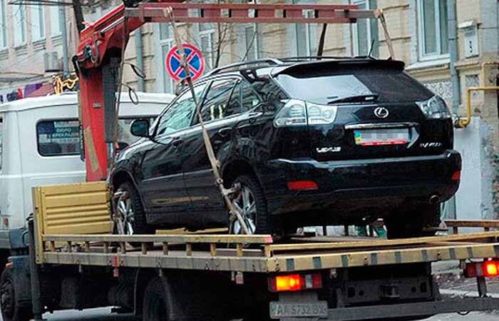 В Киеве за месяц эвакуировали более 4000 авто