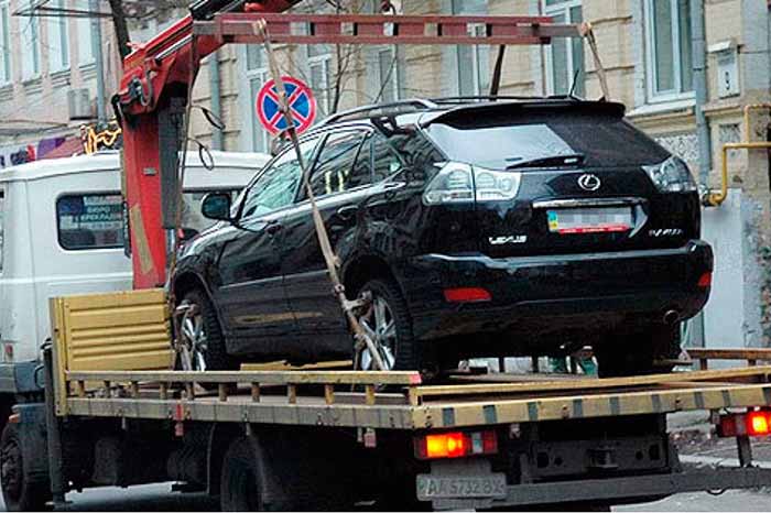 В Киеве за месяц эвакуировали более 4000 авто