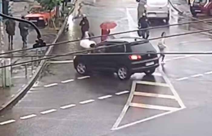 ДТП в центре Киева: авто-леди на Volkswagen сбила пешехода на переходе