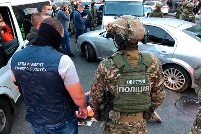 В центре Киева со стрельбой задержали опасных бандитов