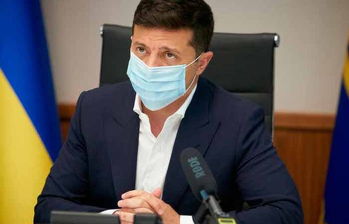 Зеленский подписал закон о штрафах за не ношение масок