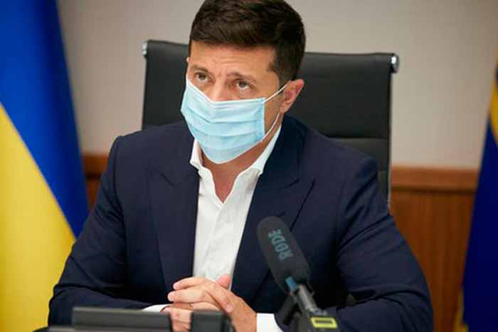 Зеленский подписал закон о штрафах за не ношение масок