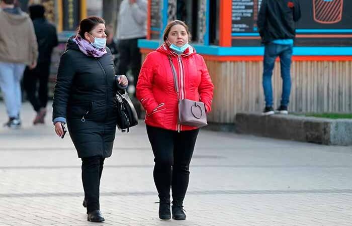 Маска на подбородке не спасает от коронавируса: почему киевляне пренебрегают правилами безопасности