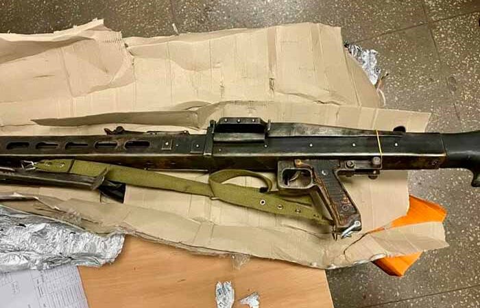 Киевские таможенники обнаружили “Циркулярную пилу Гитлера” в почтовой посылке во Францию