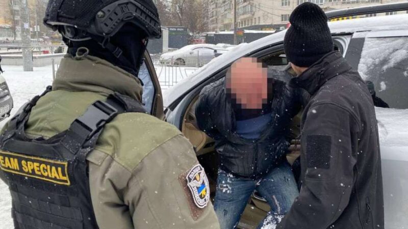 В Киеве разоблачили преступную группу в вымогательстве 56 000 евро