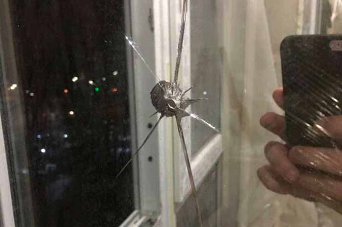 В Киеве неизвестные устроили стрельбу по окнам квартир