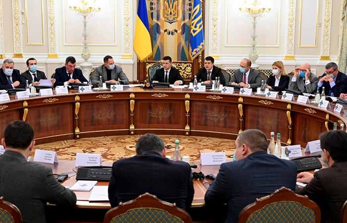 Санкции против соратника Медведчука Козака поддержали 17 членов СНБО из 19, Разумков не голосовал, – СМИ