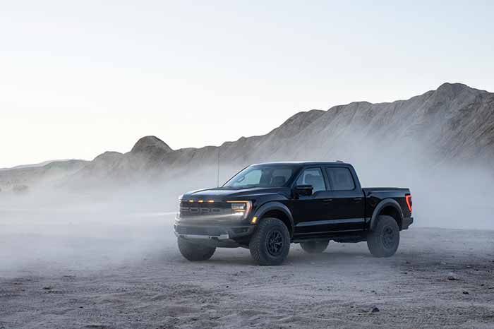Новый Ford F-150 Raptor получил клиренс более 33 см, а позже появится V8 на 760 л.с.