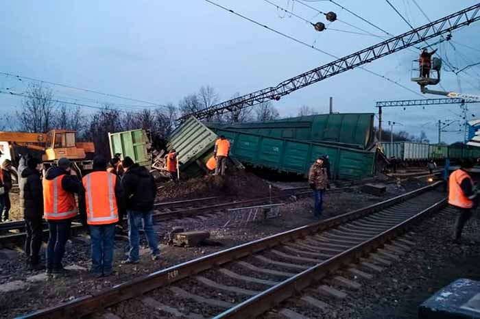 Поезда все еще будут опаздывать из-за вчерашней аварии на Приднепровской железной дороге