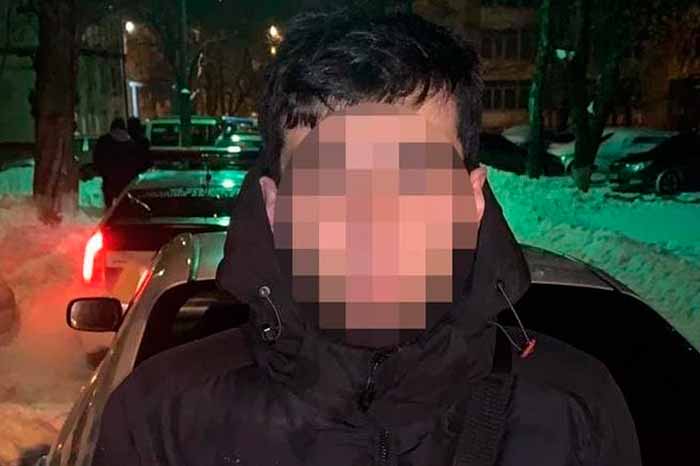 В Киеве мужчина обокрал приятеля угрожая ему пистолетом
