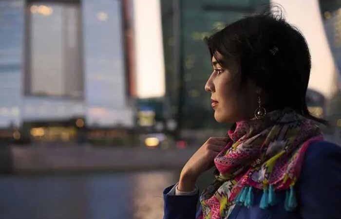 Несколько вещей, которые нельзя женщине делать для мужчины, если рядом другие люди