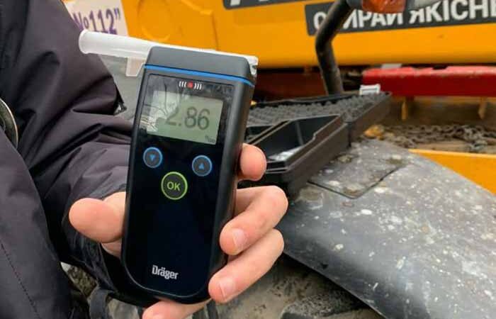 На Оболони остановили пьяного как чип водителя погрузчика, спешащего на работу