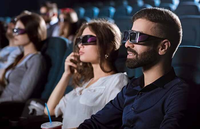 Золушка, шпионки и пандемическая секта: что нового в кино