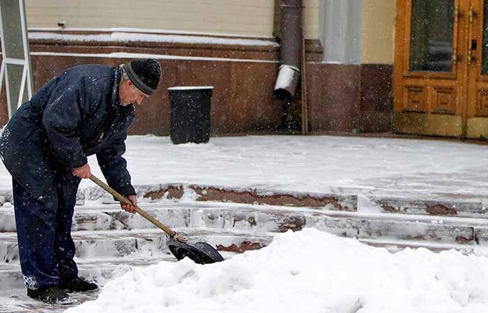За неуборку снега в Киеве внесли 700 предписаний