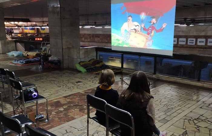 В Киевском метро начали проводить кинопоказы