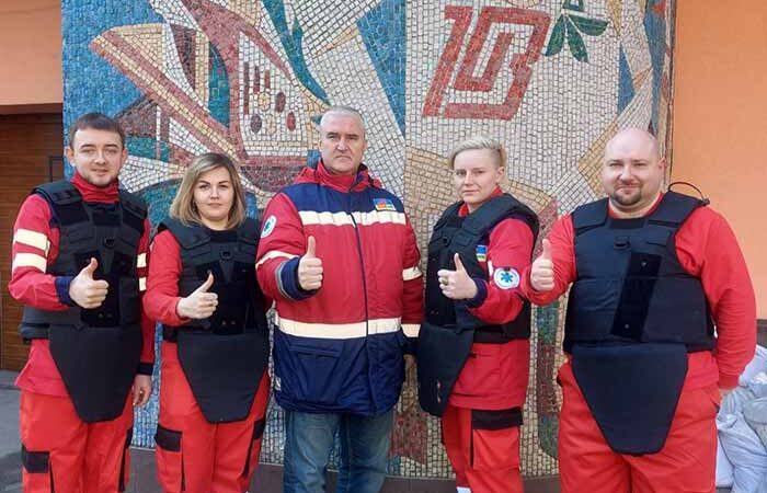 Медики столичных скорых получили бронежилеты