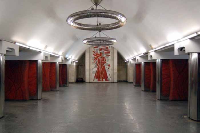 Метро в Киеве продолжает работу в режиме перевозок