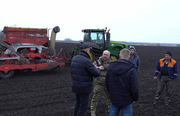 Второй фронт: в Киевской области аграрии сеют пшеницу и ячмень