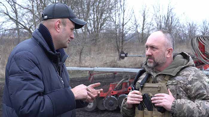 в Киевской области аграрии сеют пшеницу и ячмень