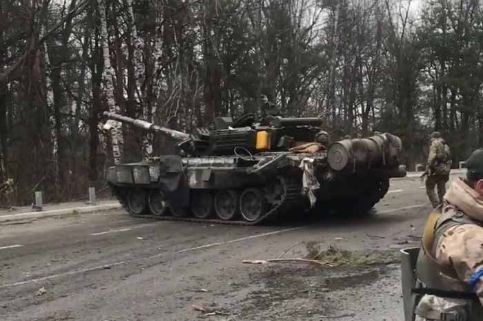 Трофейный танк армии России захвачен при освобождении села Новая Басань на Черниговщине