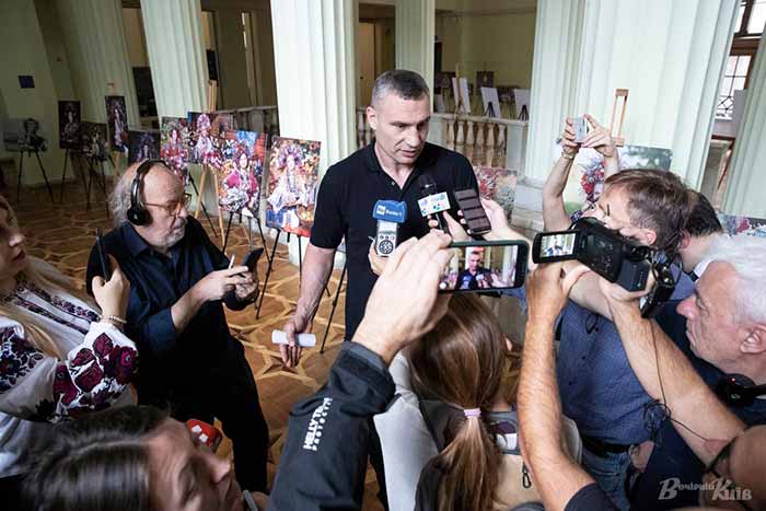 Виталий Кличко во время общения с итальянской прессой