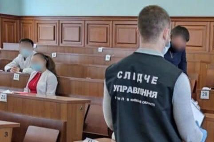 У столиці декан організував шахрайську схему здачі іспитів для студентів-медиків