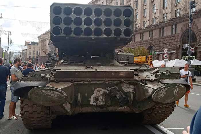 Кияни знову побачили російську військову техніку, але вже в самому центрі – на Хрещатику