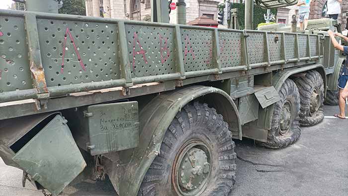 російська військова техніка на Хрещатику