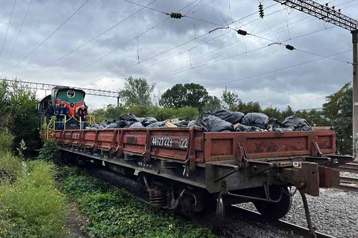 У Києві сміття з району Почайни вивозили залізницею