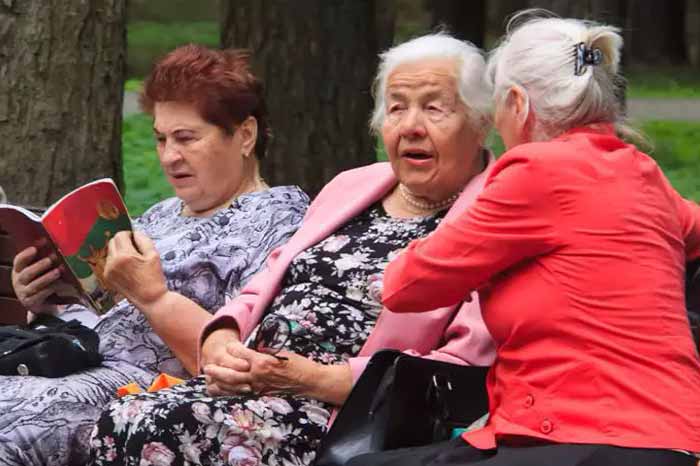 Які звички допоможуть людям похилого віку зберегти пам’ять і покращити роботу мозку: рекомендації медиків