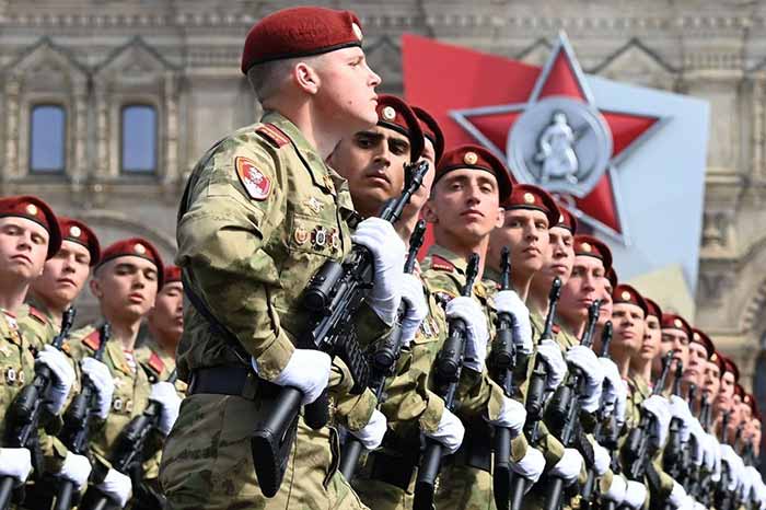 Путін «розгортає елітну охорону в Москві» на тлі побоювань перевороту з військовими у стані підвищеної готовності