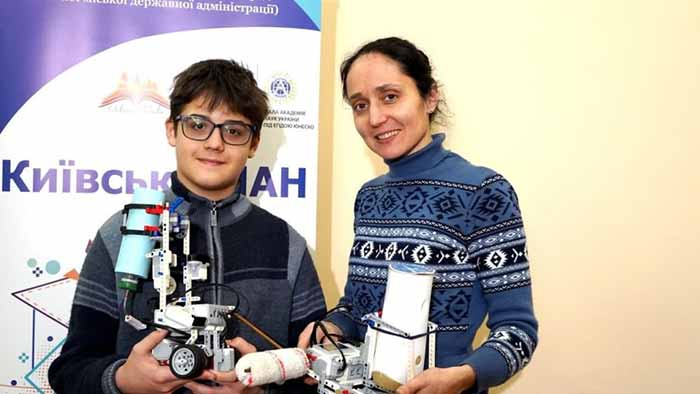 Платон Большаков створив робота для дезінфекції приміщень.