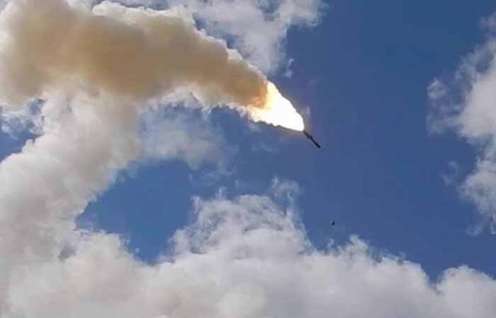 Вранці росіяни вдарили по Києву ракетами