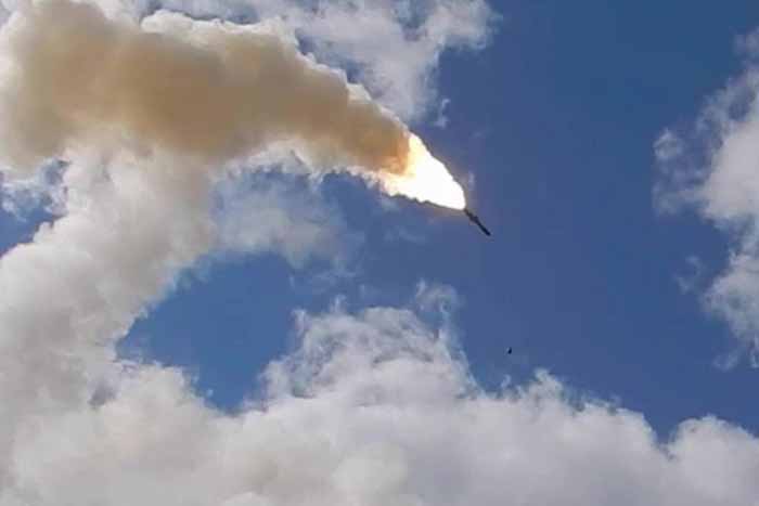 Вранці росіяни вдарили по Києву ракетами